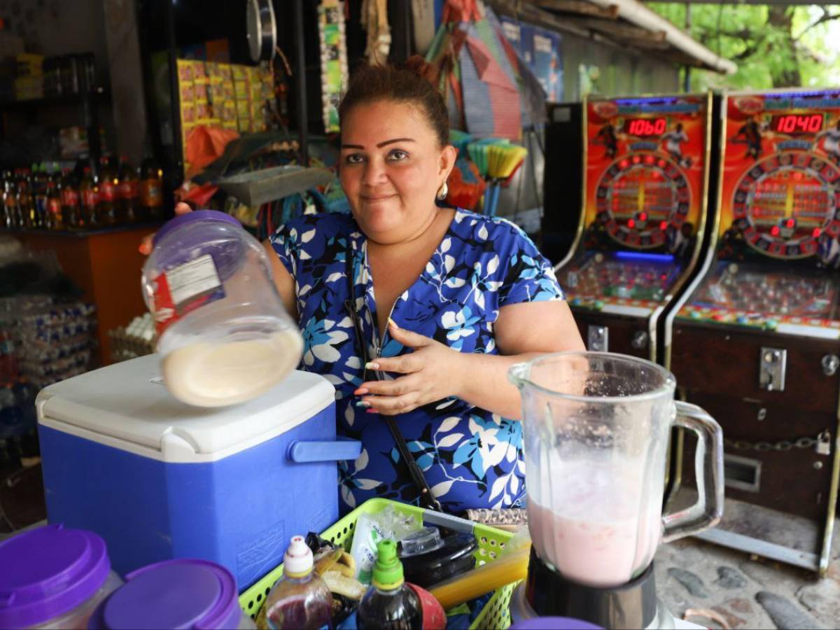 $!Wendy Rodríguez, una vendedora instalada en el mercado municipal, fue una de las tantas entrevistadas que se mostró sorprendida por la noticia del edil.