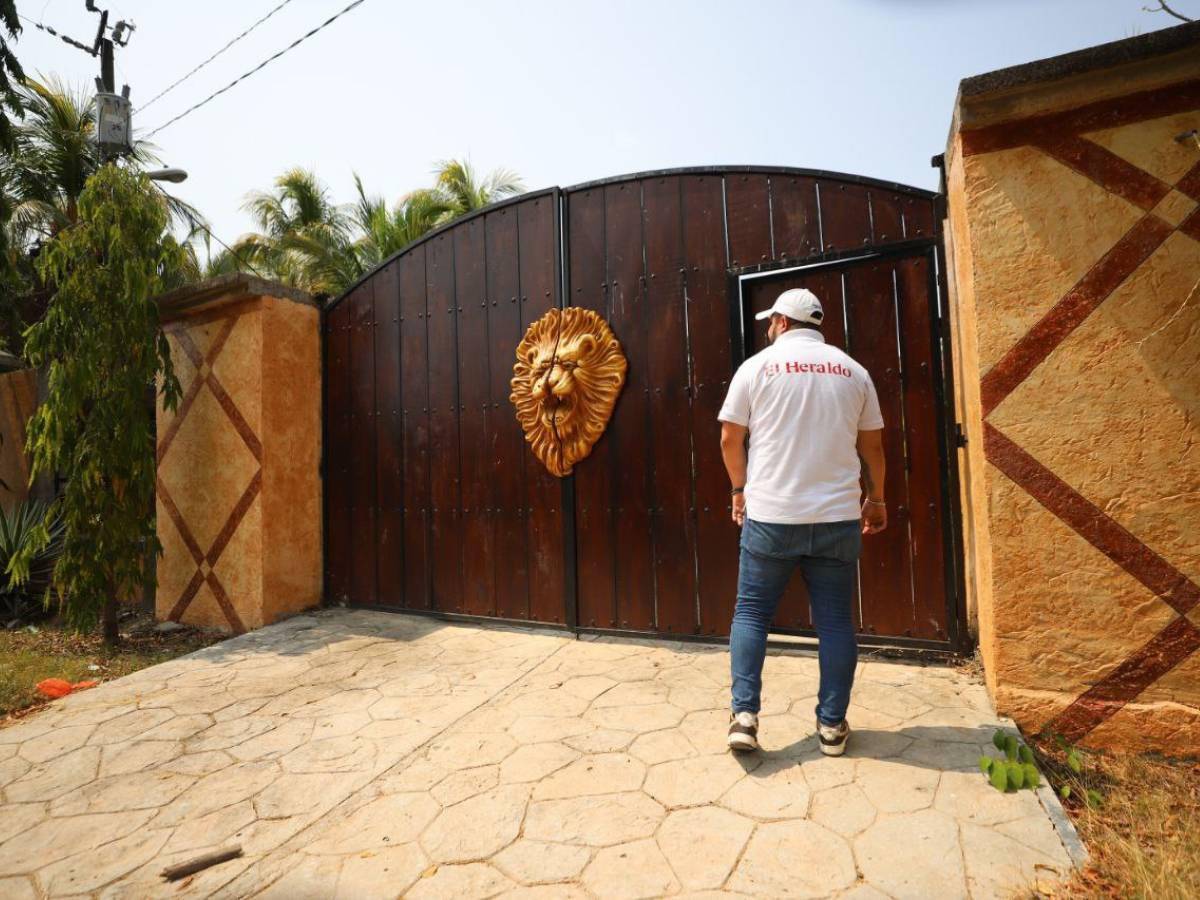 $!EL HERALDO Plus llegó hasta la vivienda de la familia de Cristhian Castillo, sin embargo, no hubo declaraciones públicas a los medios. Una pariente, bajo anonimato, confió a este medio que se trata de una persecución política.