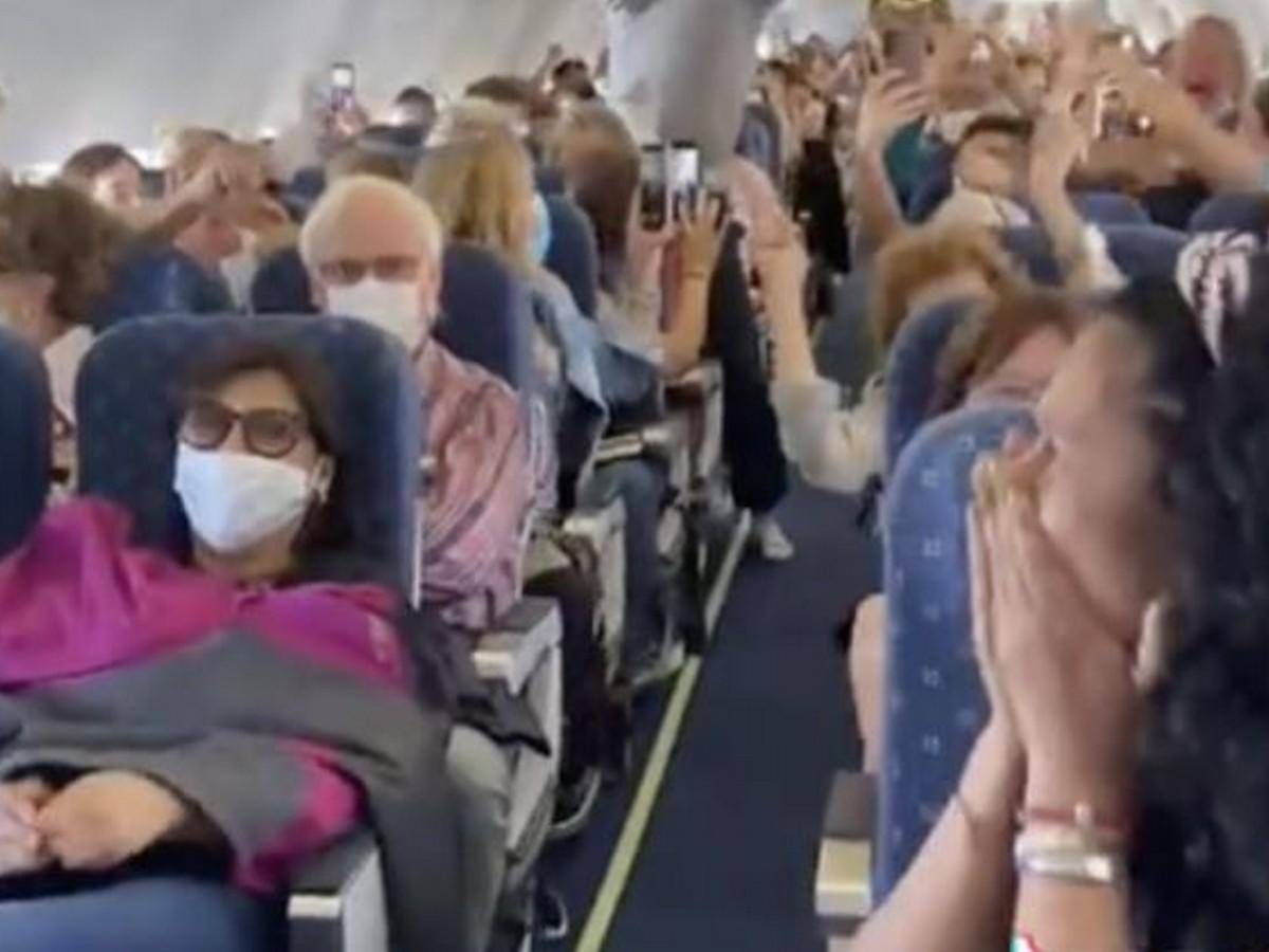 Piloto anuncia en pleno vuelo que Argentina es campeona del mundo y desata locura de pasajeros