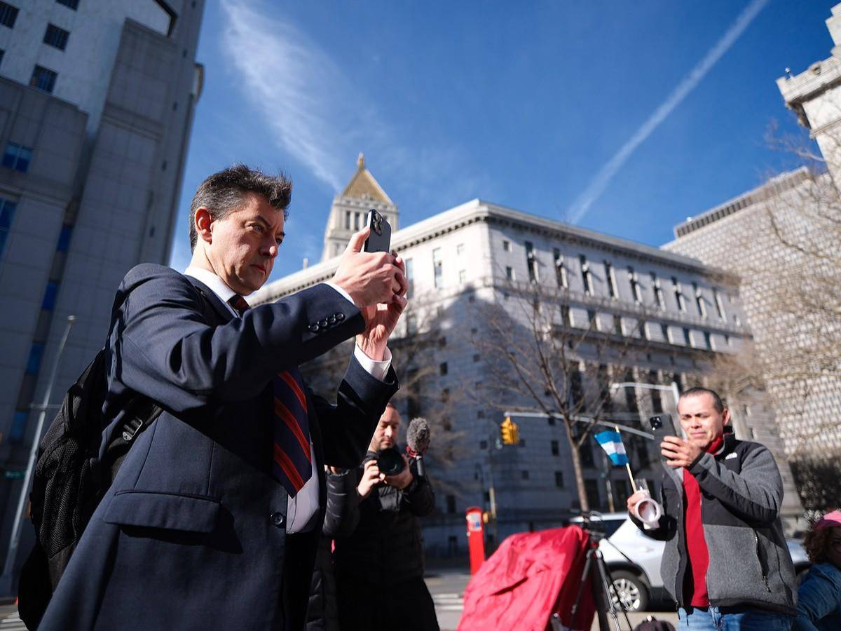 Juez Castel rechaza que protesta de hondureños frente a la Corte influya en el jurado Juez Castel rechaza que protesta de hondureños frente a la Corte influya en el jurado