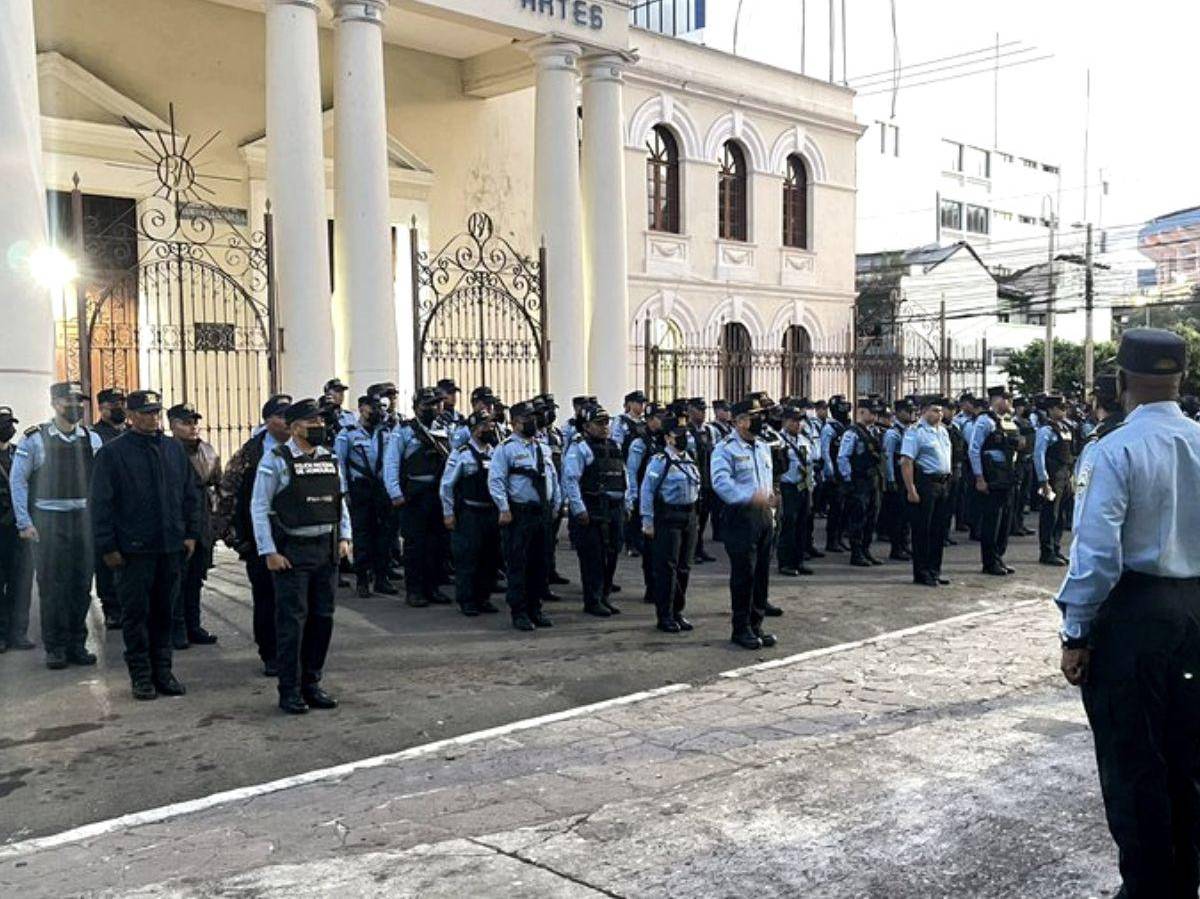 Comienzan despliegues policiales en la capital y San Pedro Sula