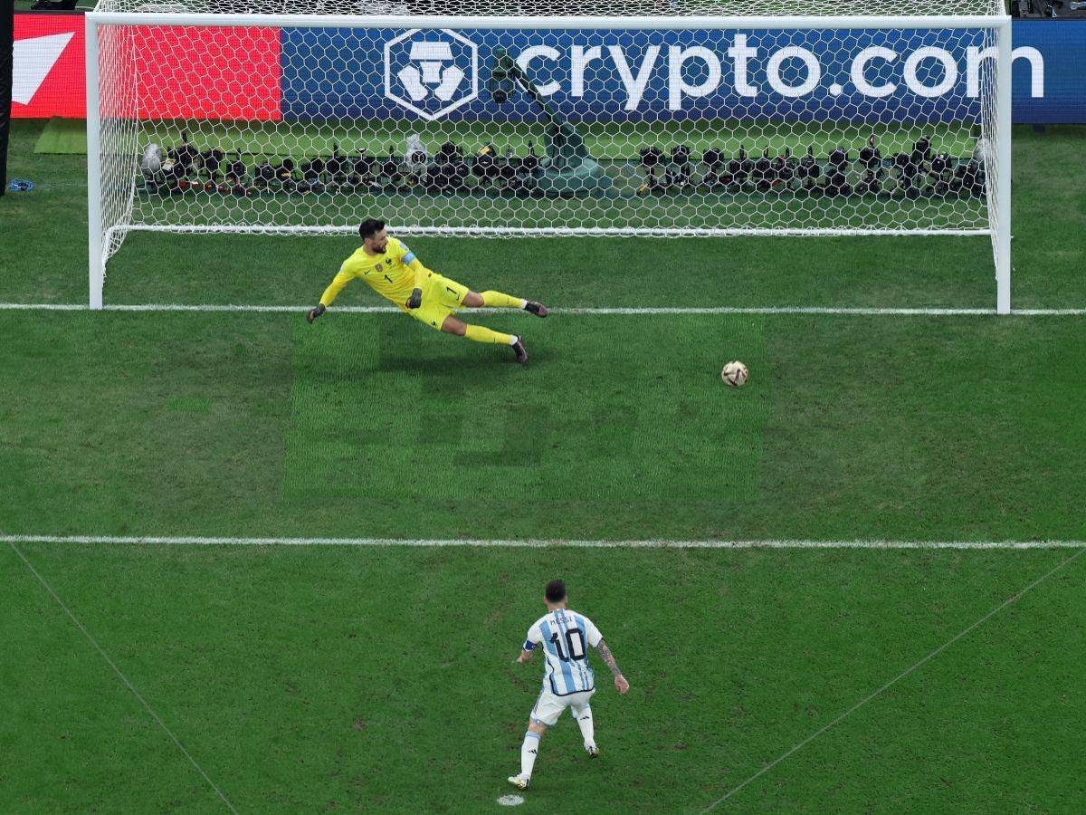 Leo Messi anotó de forma magistral su lanzamiento penal para poner el 1-0.