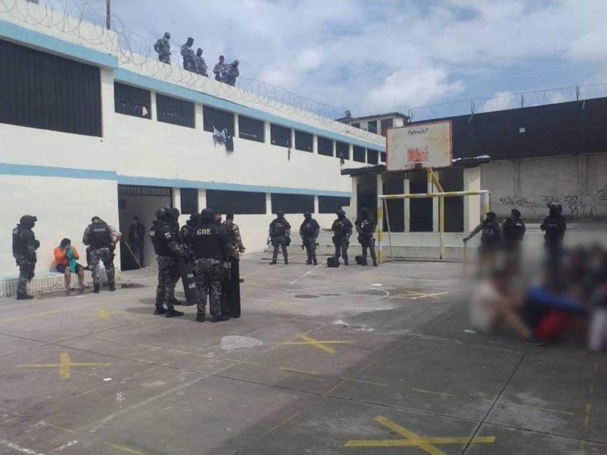 Cerca de una decena de muertos deja enfrentamientos dentro cárcel de Ecuador