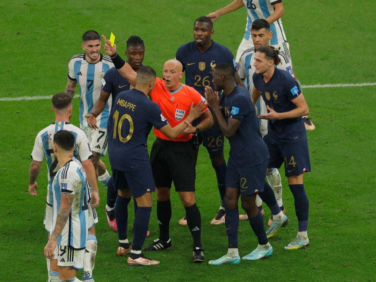 Marciniak, árbitro de la final, responde a las quejas de Francia: “No es serio buscar esas cosas”