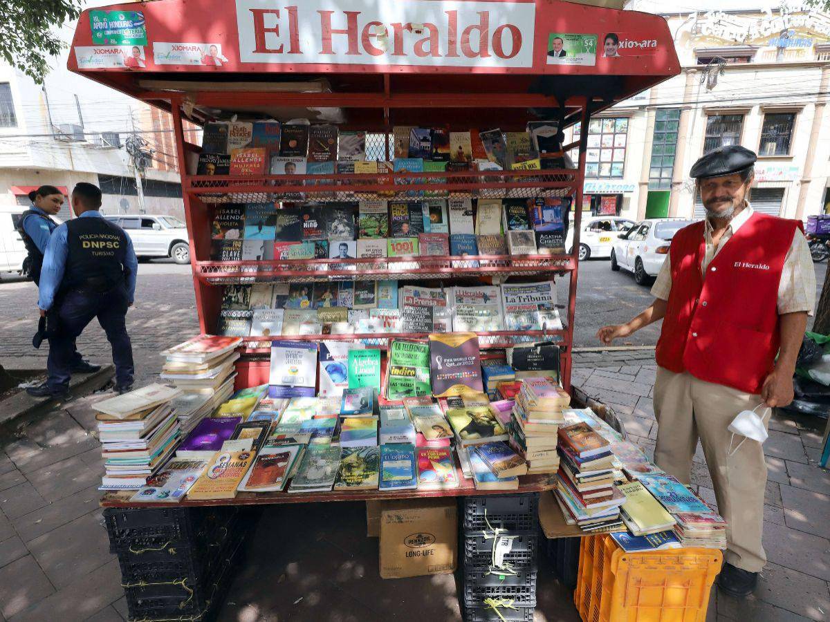 Rincones de libros usados se niegan a morir en el centro de la capital