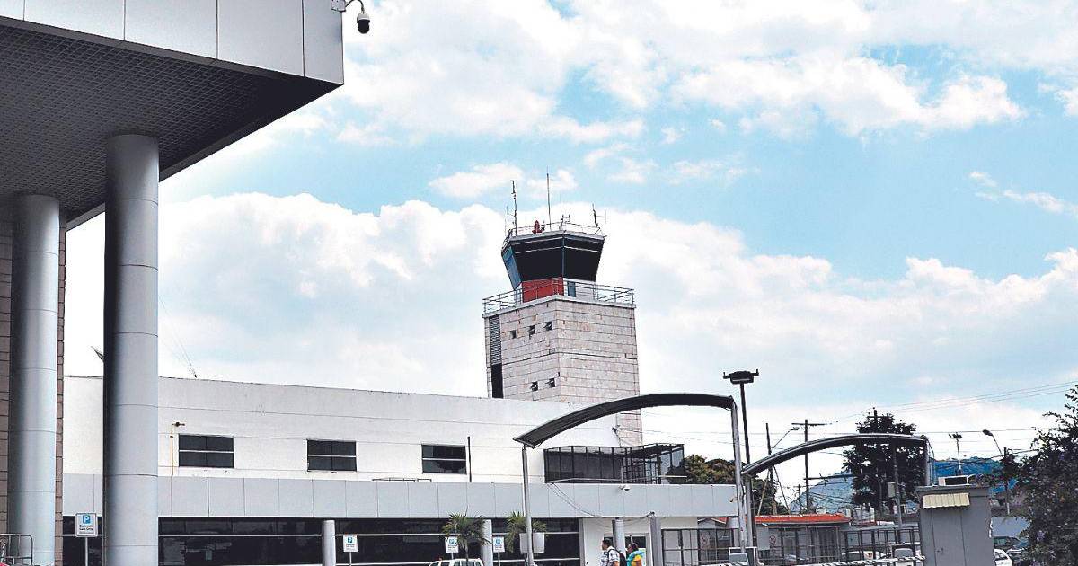 Gobierno recupera control administrativo del Aeropuerto Toncontín
