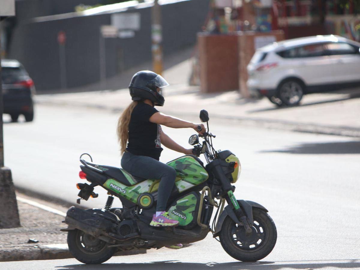 Mujeres, las más prudentes a la hora de manejar motocicletas