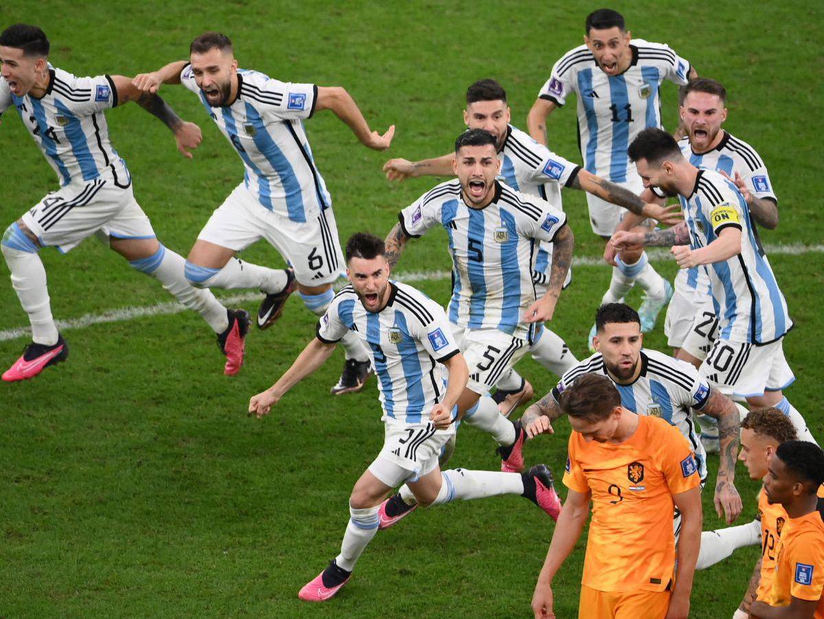 Argentina sufre y vence en penales a Países Bajos para estar en semifinales del Mundial