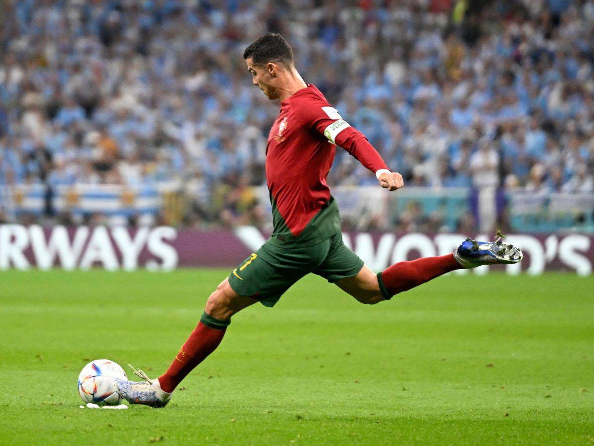 Cristiano Ronaldo ha tenido muy pocas ocasiones de peligro ante un bien parado conjunto uruguayo.
