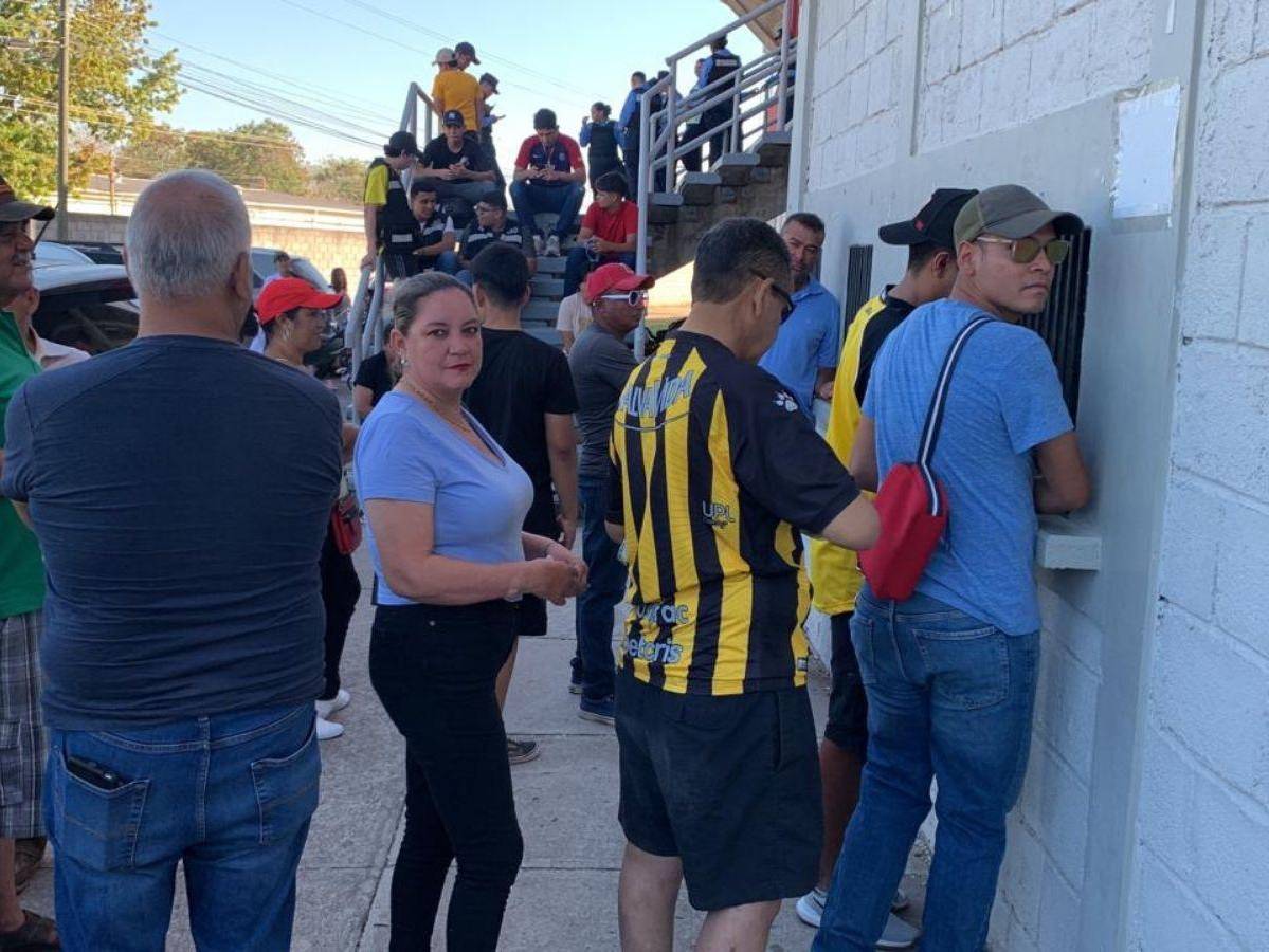 &iexcl;El Estadio Carlos Miranda se tinta de Aurinegro! Ambiente Genesis vs Real Espa&ntilde;a