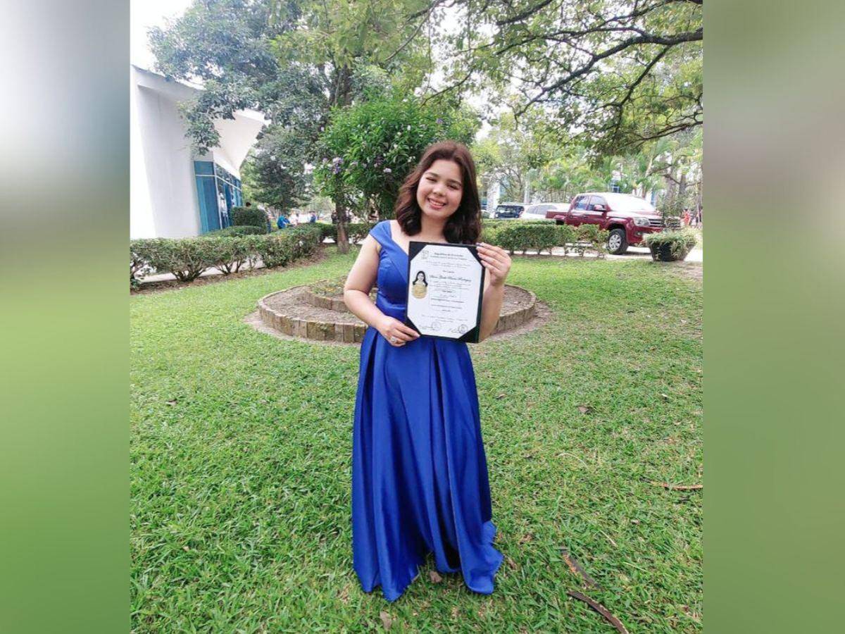 Así lució la bella y brillante joven el pasado 8 de diciembre en su graduación como técnico en dasonomía.