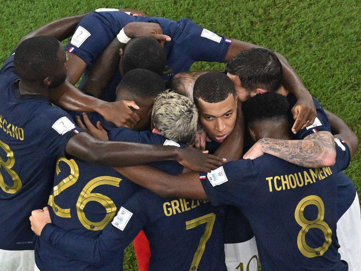 Jugadores franceses llenan de elogios a Mbappé