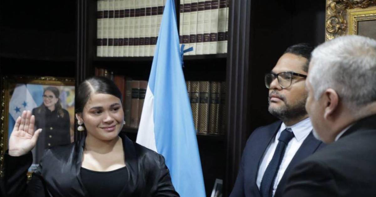 Is the government paying Cesia Sáenz $5,000 a month as an honorary ambassador?