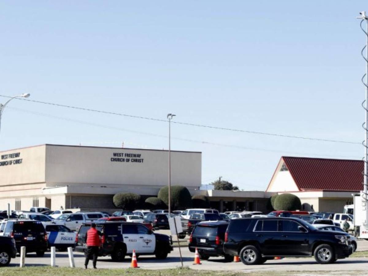 Texas: Dos feligreses matan a tiros a agresor en iglesia