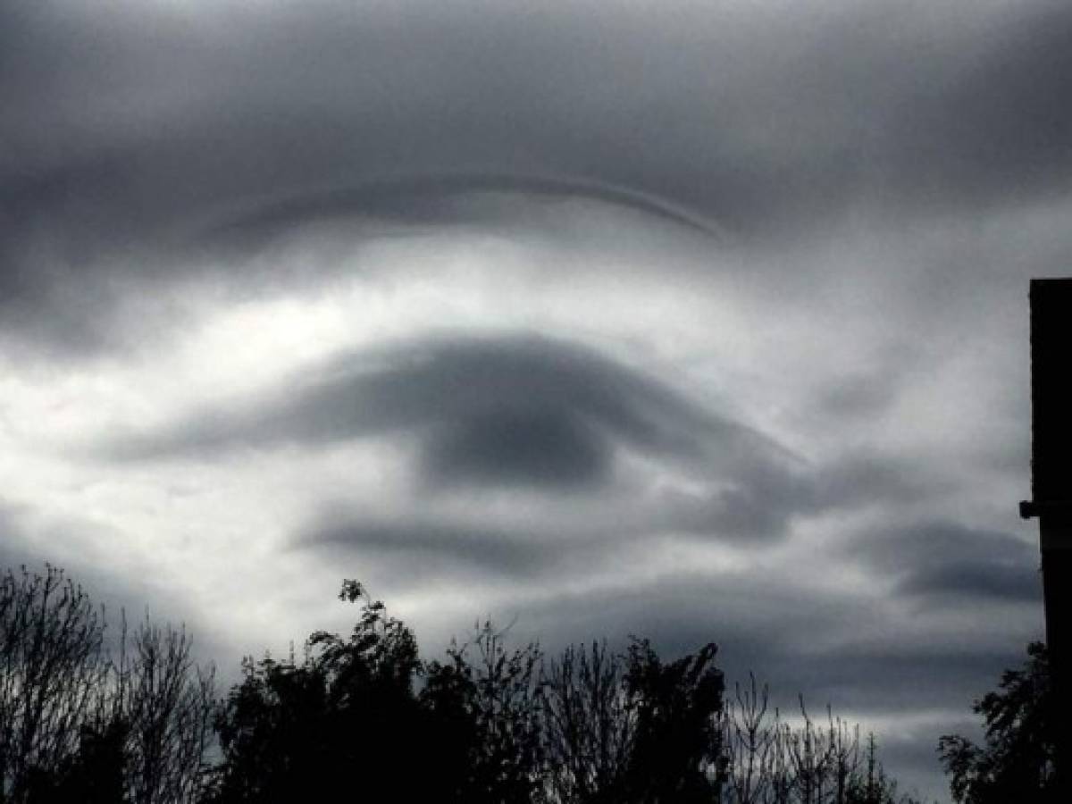 Viral: Extraña figura en el cielo alarma un pueblo de Reino Unido