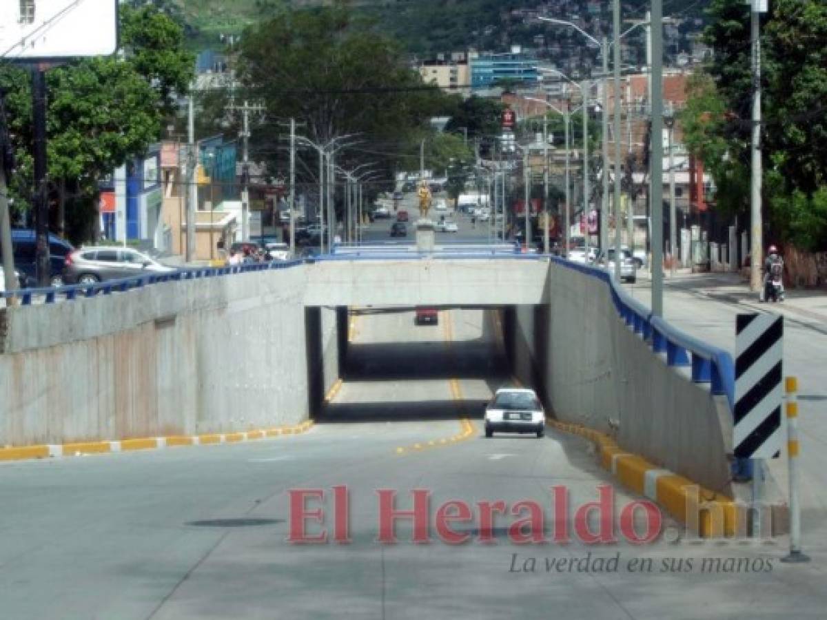 El túnel de la avenida La Paz ya fue habilitado, falta el otro túnel que se construye para dar salida de la colonia San Carlos. Foto: Alex Pérez/El Heraldo