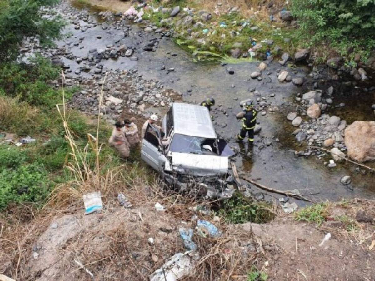 Conductor muere al caer a una hondonada en la carretera hacia Olancho