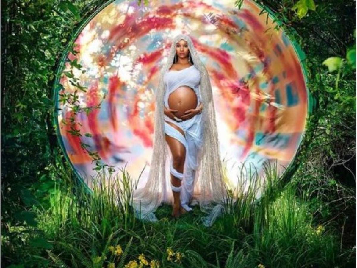Con polémicas fotos Nicki Minaj anuncia su segundo embarazo