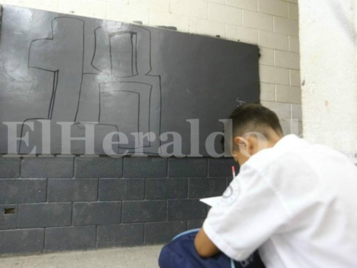 Por drogas y pandillas militarizan dos colegios en la capital de Honduras