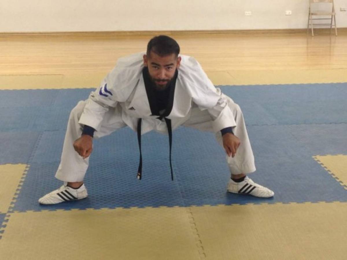 Miguel Ferrera nos muestra cómo practicar el taekwondo