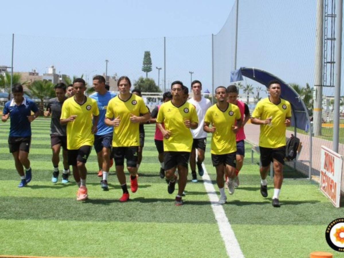 Club peruano de fútbol despide a jugadores y técnico por Covid-19