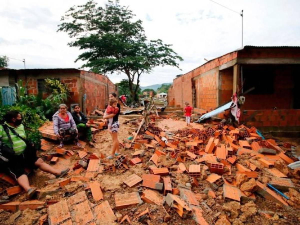 Cinco muertos y seis desaparecidos tras desbordamiento de quebrada por lluvias en Colombia