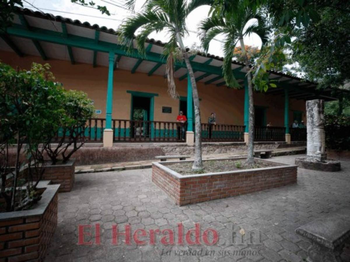 El Palacio Municipal es uno de los patrimonios con más historia de la comunidad, este data de más de 200 años de edificación y aún conserva su estructura original. Foto: Emilio Flores.