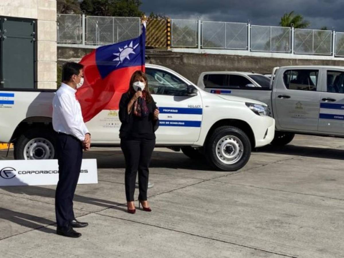 Taiwán completa entrega de 12 vehículos a la Secretaría de Salud   