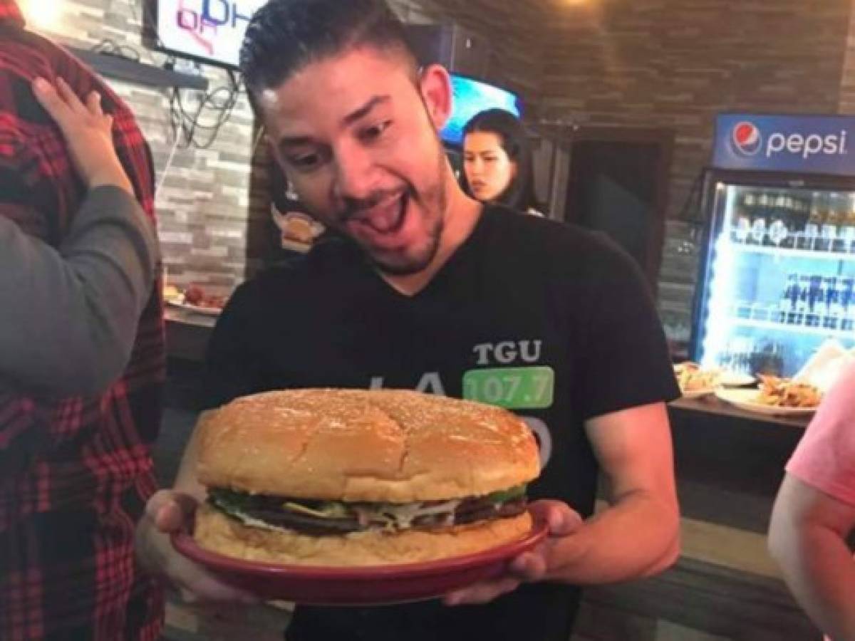Honduras poseerá la hamburguesa más grande. Foto Facebook Burga Wings