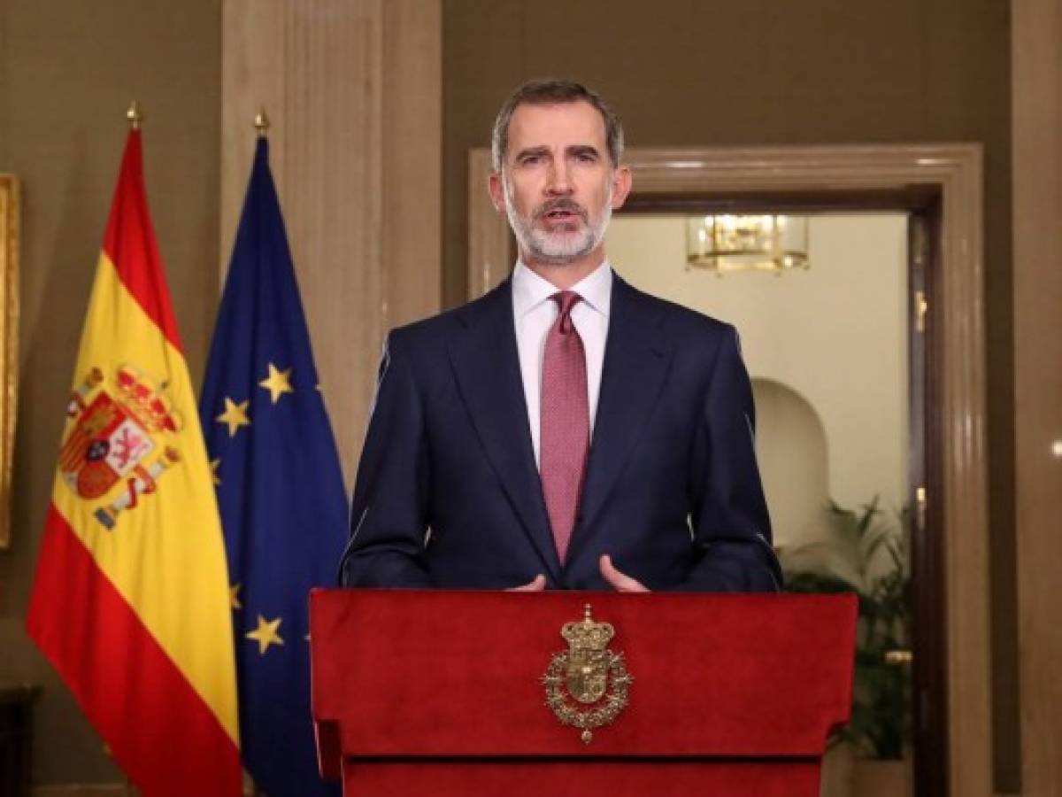 Rey de España pide unidad ante el coronavirus en plena crisis monárquica