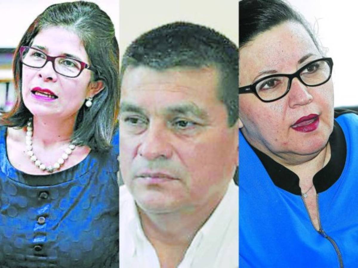 Presidente Hernández cancela a diez altos funcionarios del gobierno