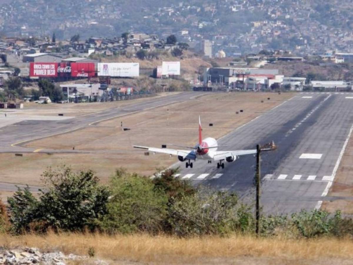 Cierran aeropuerto Toncontín; vuelos deben regresar a su lugar de origen