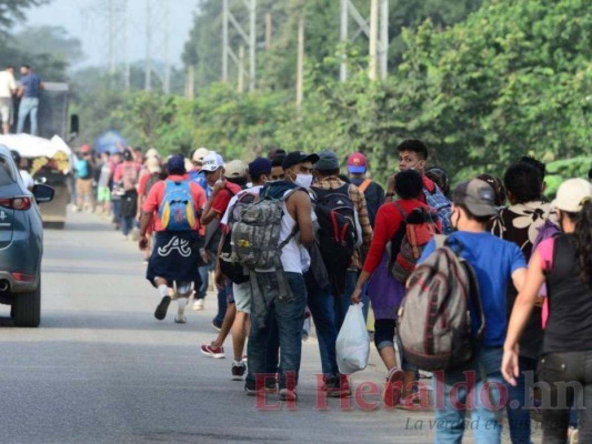 Con mochila al hombro y el corazón roto, caravana avanza hacia Guatemala con rumbo a EE UU