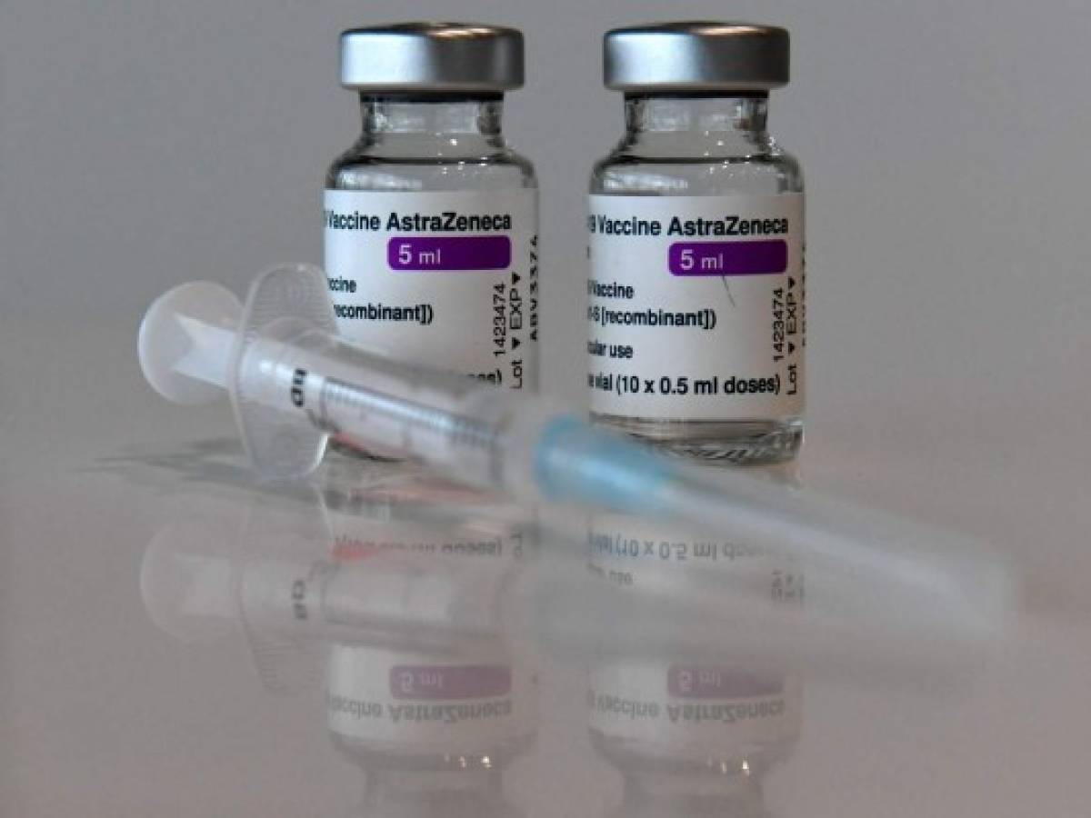 Regulador europeo dice que vacuna AstraZeneca es 'segura y eficaz'