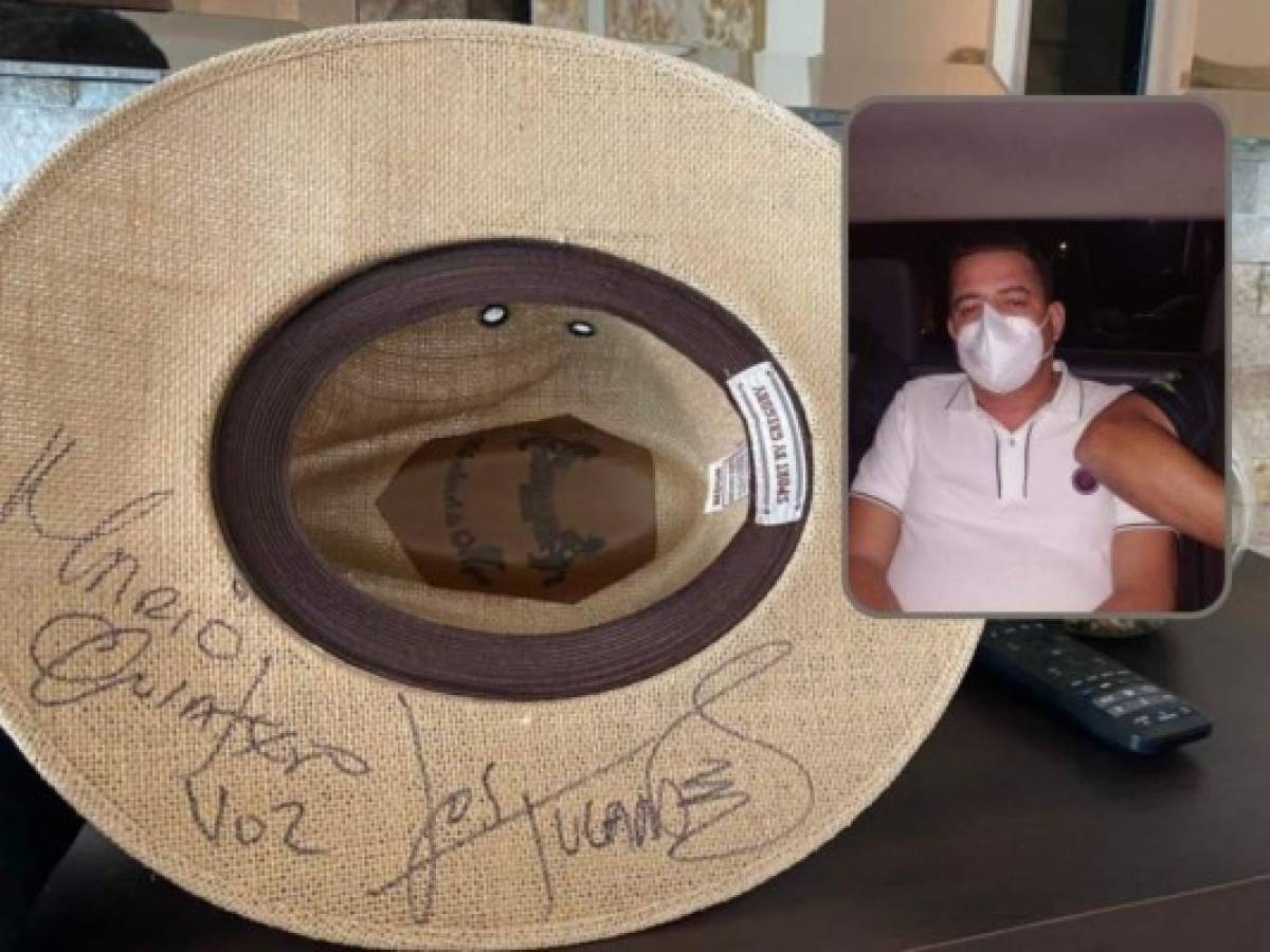 Hallan sombrero firmado por el vocalista de Los Tucanes de Tijuana en residencia de Fredy Mármol