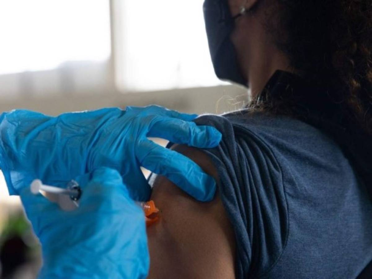 Protección anticovid cae considerablemente seis meses después de la vacuna   