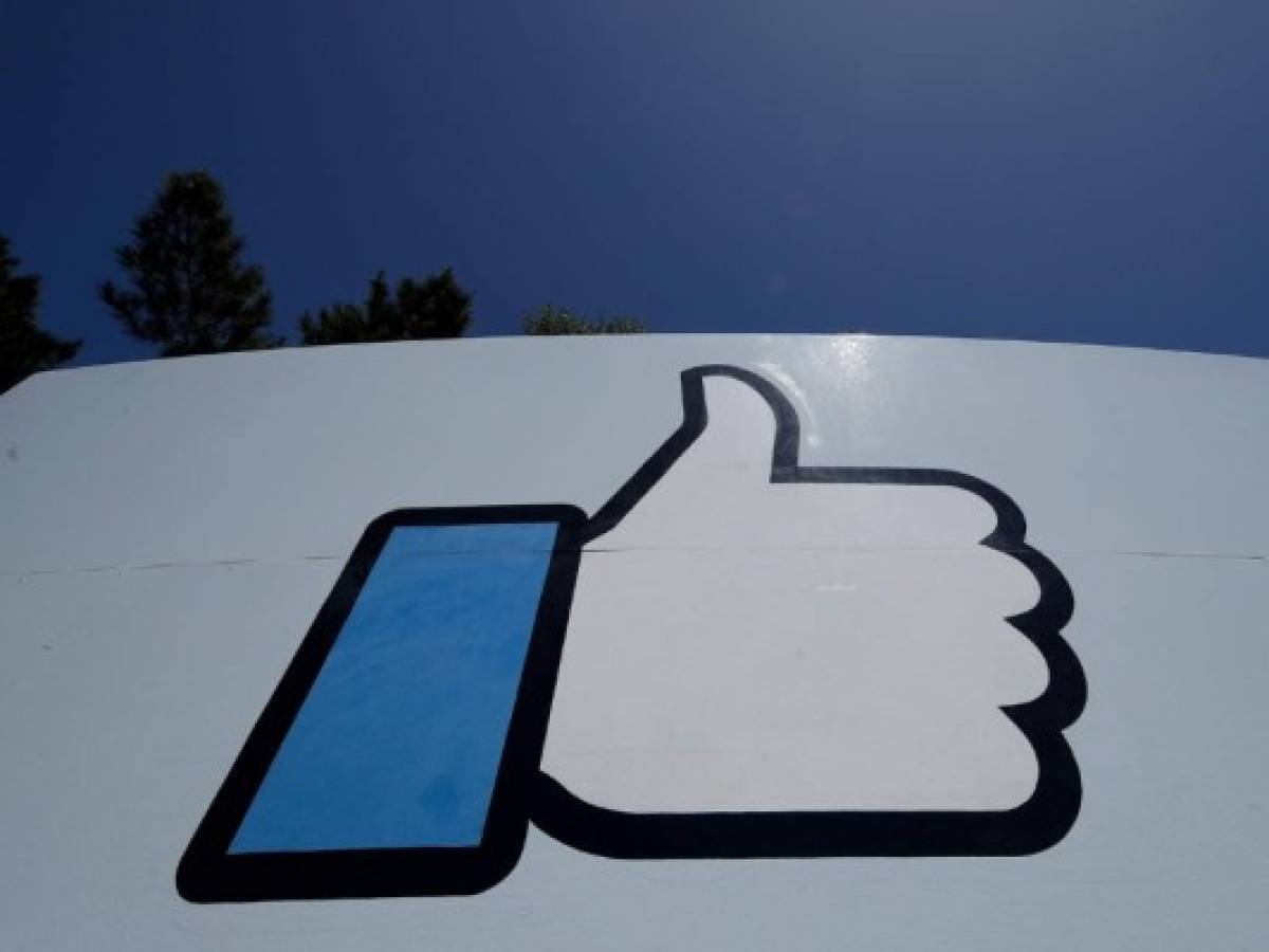 Facebook modifica sus términos de uso para aclarar cómo obtiene dinero