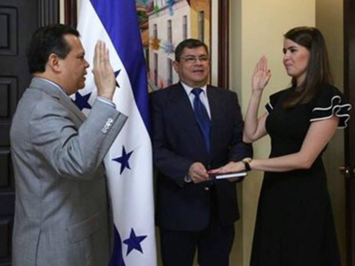 Juramentan a María Andrea Matamoros como nueva ministra asesora de Estrategia y Comunicaciones