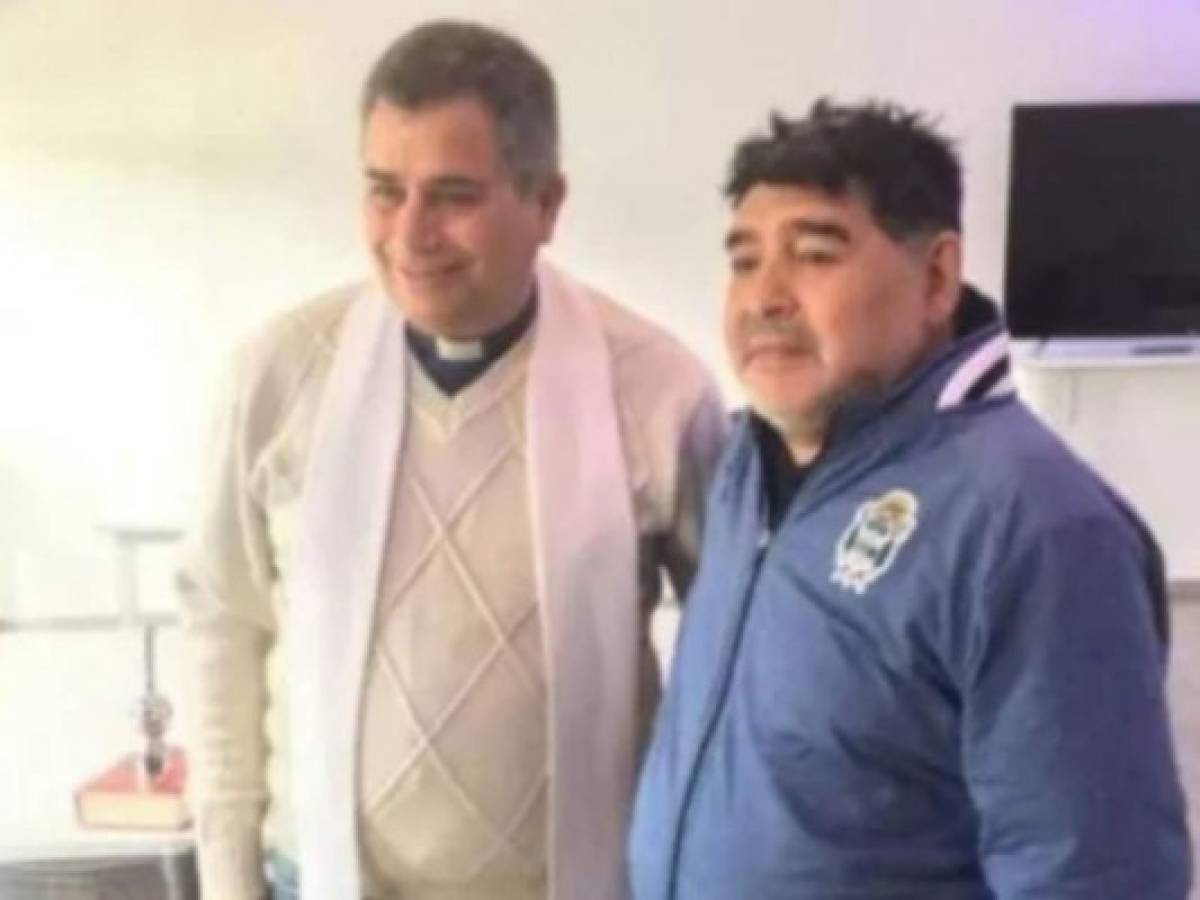 Sacerdote revela detalles de una confesión que le hizo Maradona en 2019