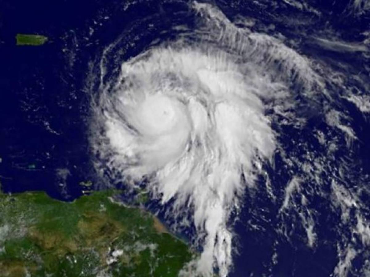 María se fortalece en Caribe como 'importante' huracán de categoría 3