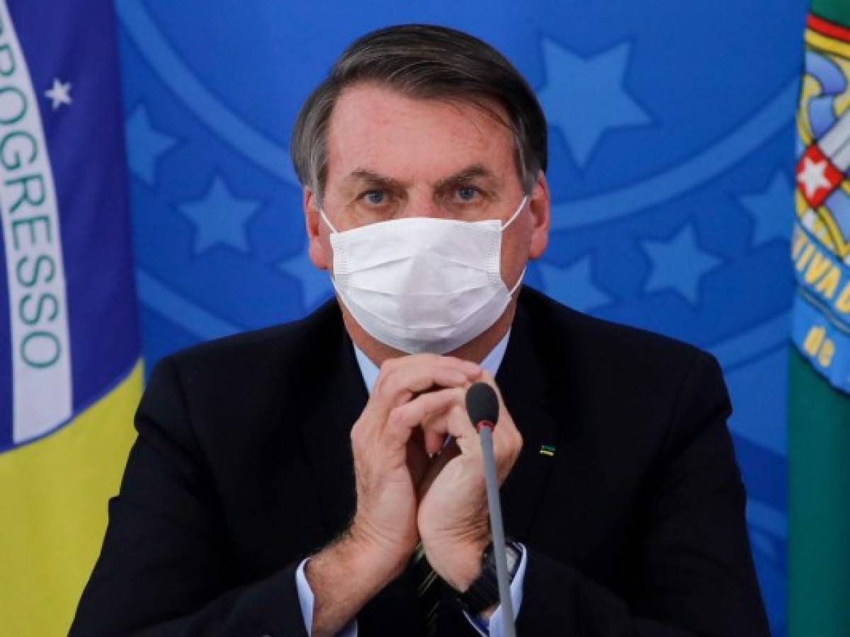 Bolsonaro pide evitar 'pánico' pero admite 'gravedad' por coronavirus