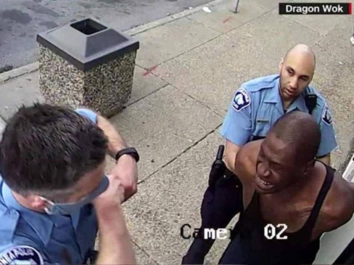 Videos policiales podrían mostrar más sobre arresto de Floyd   