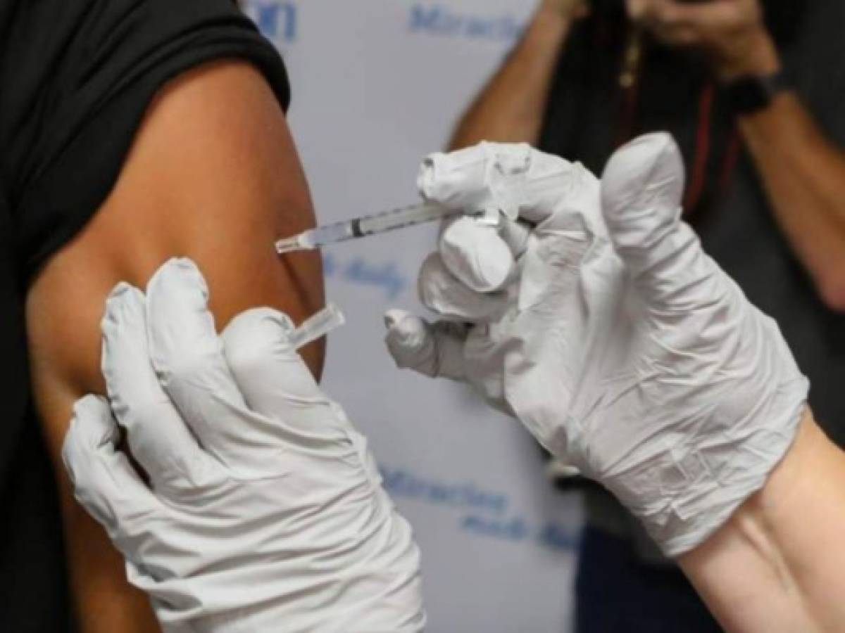Vacunación anticovid en Honduras: buscan cerrar compra de cuatro millones de dosis