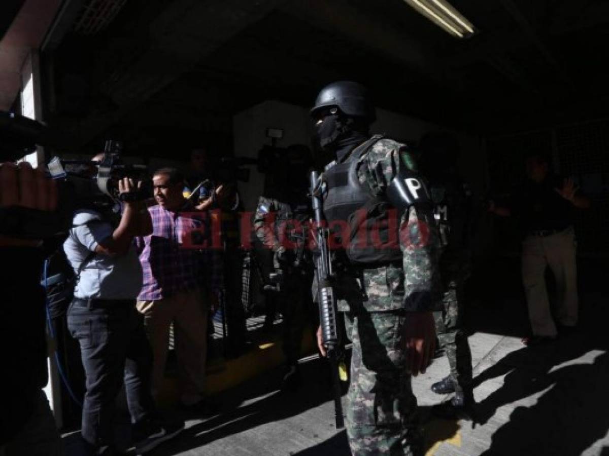 Fuerte custodia en oficinas de la Atic tras captura de ex primera dama, Rosa Elena de Lobo