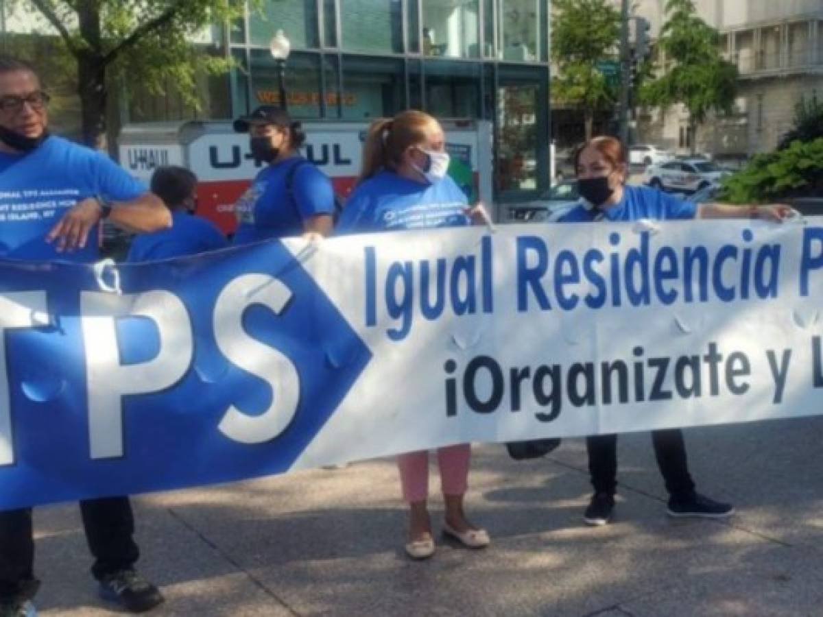Hondureños beneficiados con el TPS protestan para exigir residencia permanenente