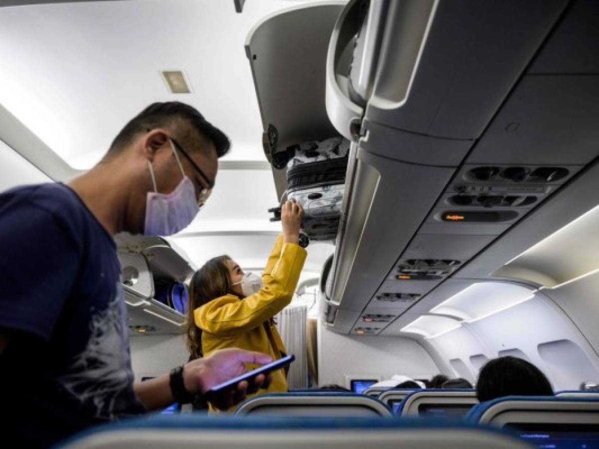 Estornudos causan paranoia y obligan a vuelo a desviarse en EEUU