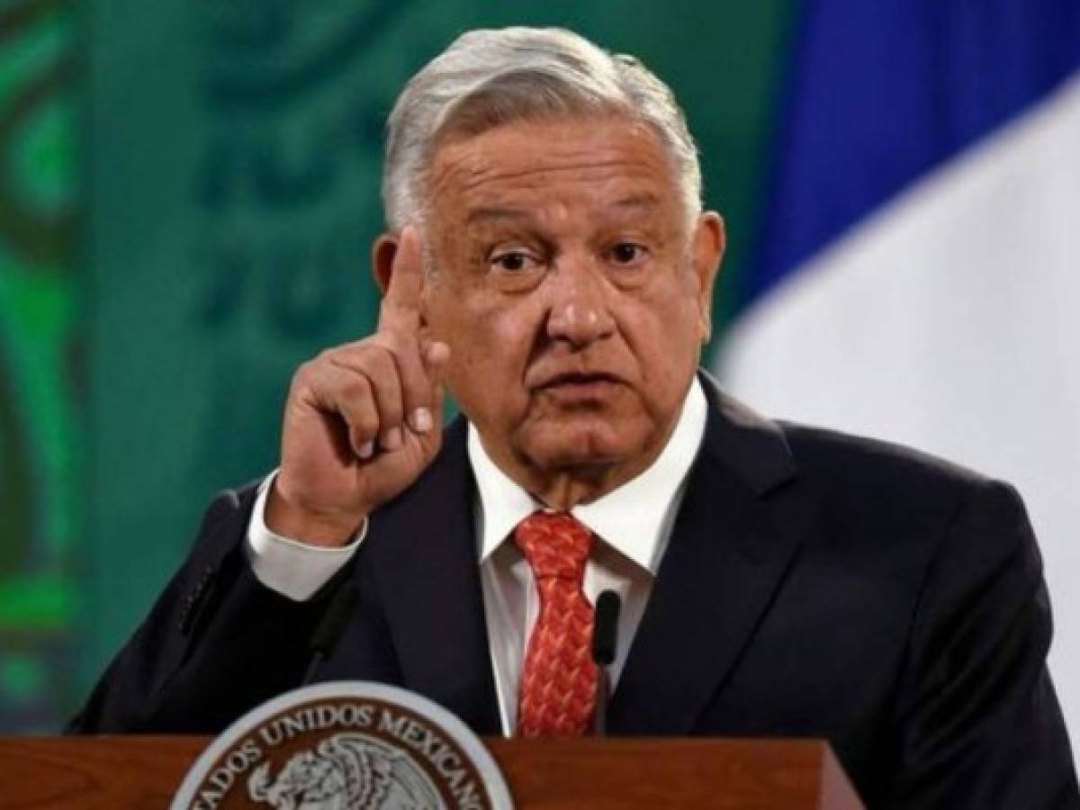 Presidente de México rechaza que civiles se armen para defenderse de narcos