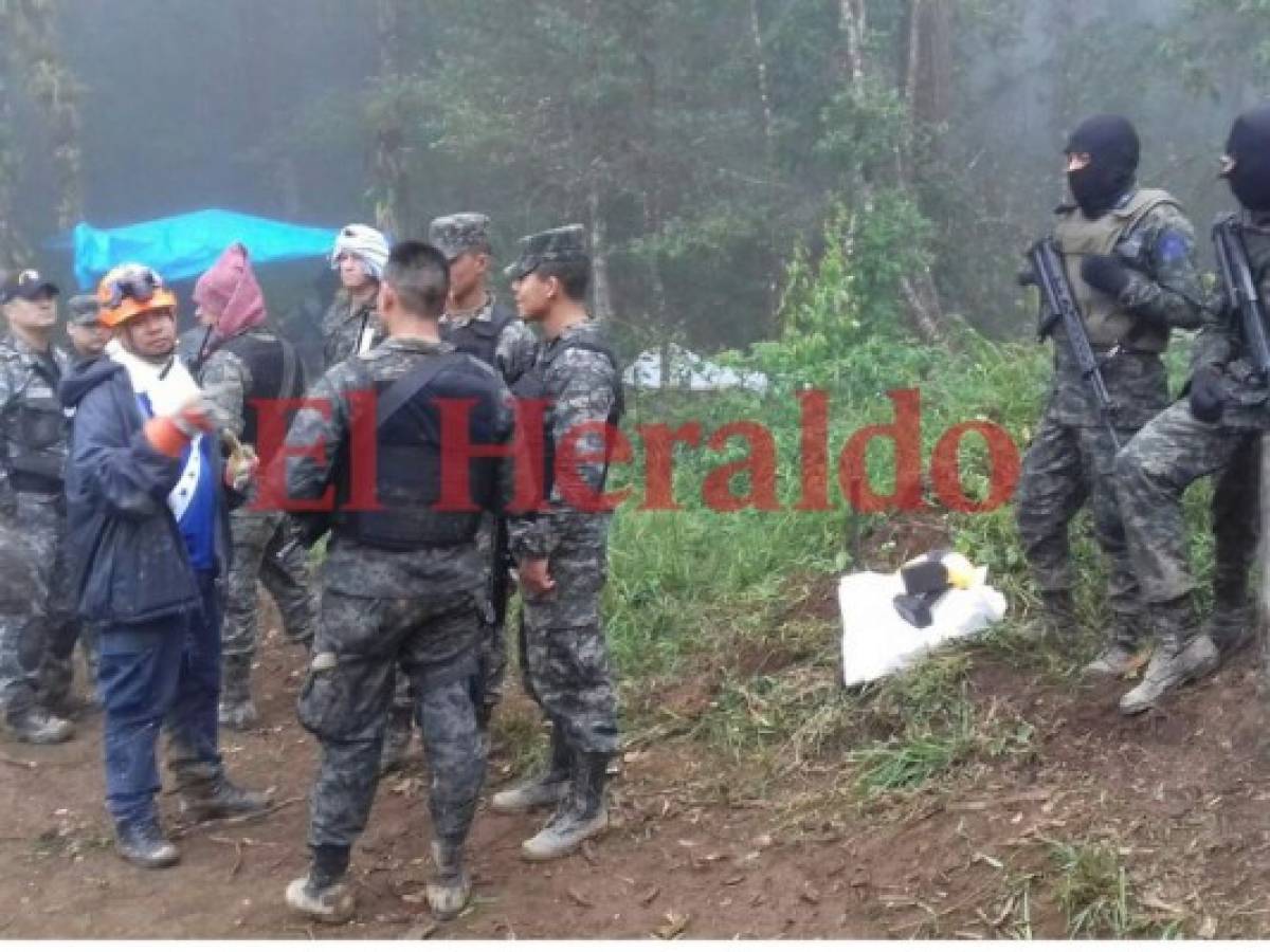 Medicina Forense realiza levantamiento de cuerpos en el accidente aéreo donde murió Hilda Hernández