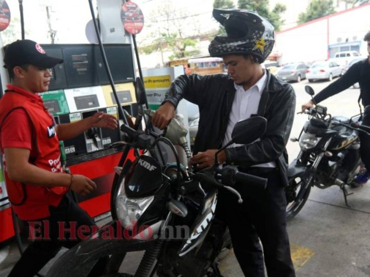 Prevén otra rebaja a los precios de los combustibles en Honduras