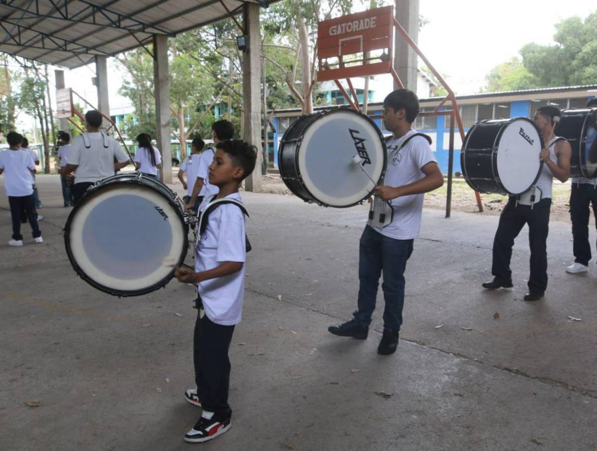 Banda de guerra del Saúl Zelaya Jiménez intensifica ensayos rumbo a las fiestas patrias